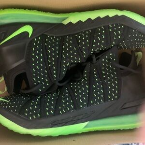 LEBRON 18 BLACK ELECTRIC GREEN